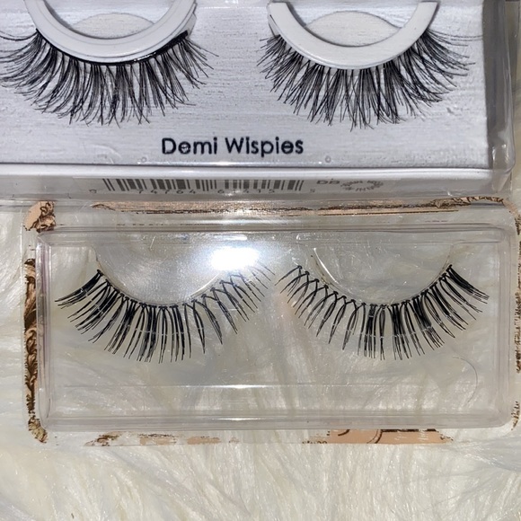 Bundle of false lashes - Picture 4 of 7
